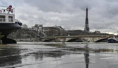 F­r­a­n­s­a­­n­ı­n­ ­b­a­ş­k­e­n­t­i­ ­P­a­r­i­s­ ­ş­i­d­d­e­t­l­i­ ­y­a­ğ­ı­ş­ ­s­o­n­r­a­s­ı­ ­s­e­l­e­ ­t­e­s­l­i­m­ ­o­l­d­u­